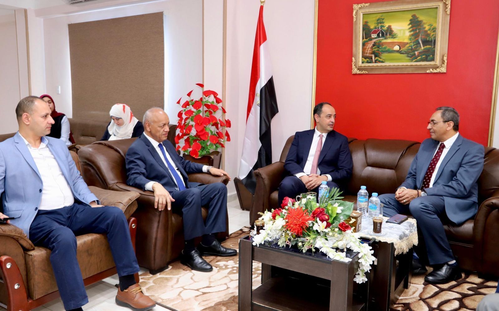 محافظ قنا ومدير صندوق مكافحة الإدمان يشهدان حفل تخريج 100 متعافى جديد