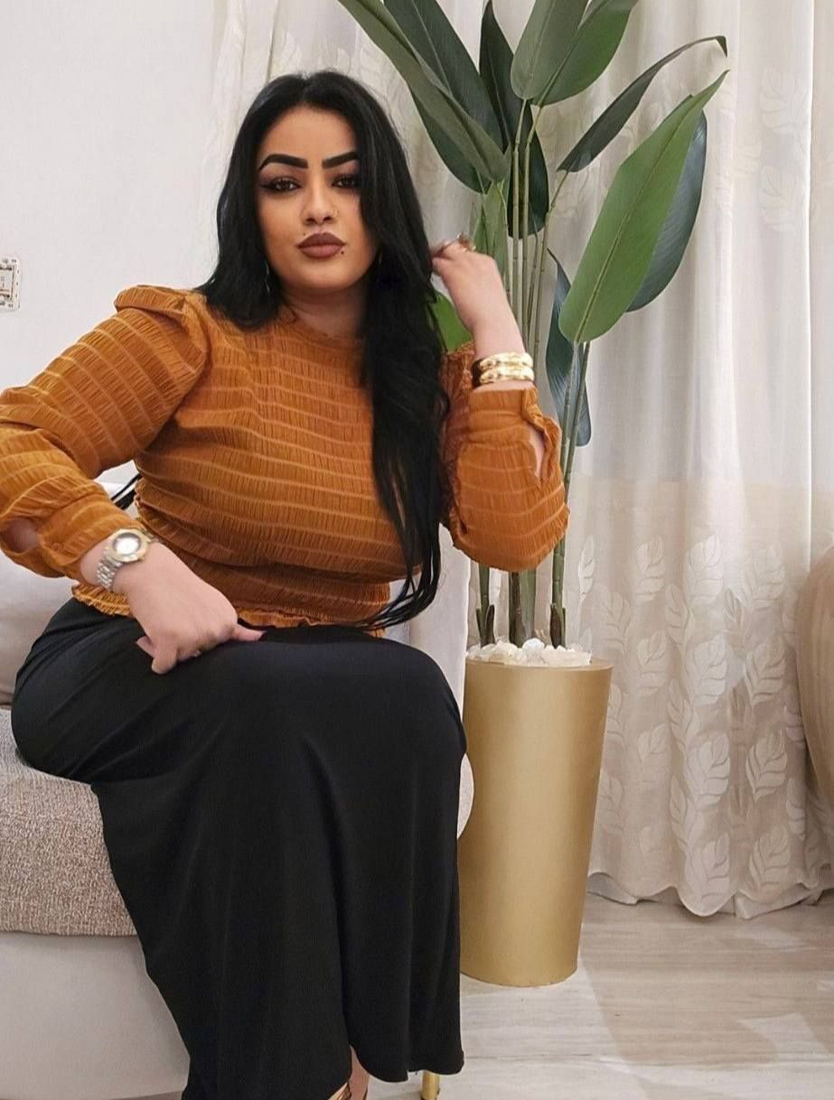 (أعمل بذكاء وليس بجهد) حسناء الفن السوداني أفراح عصام تبهر جمهورها بجلسة تصوير جديدة