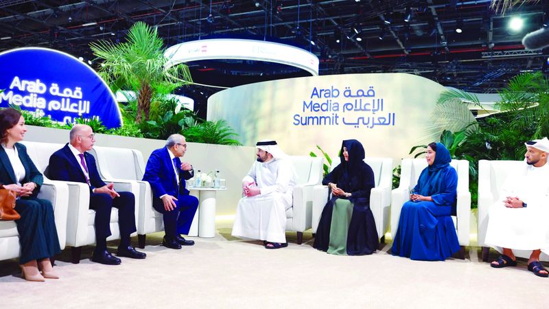 الامارات | أحمد بن محمد يلتقي رئيس وزراء لبنان