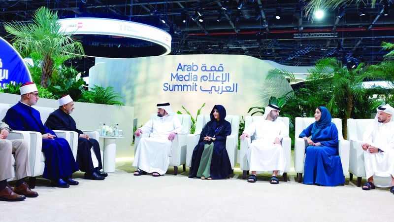 الامارات | أحمد بن محمد يثني على جهود شيخ الأزهر في نشر رسالة التسامح والتعايش الإنساني