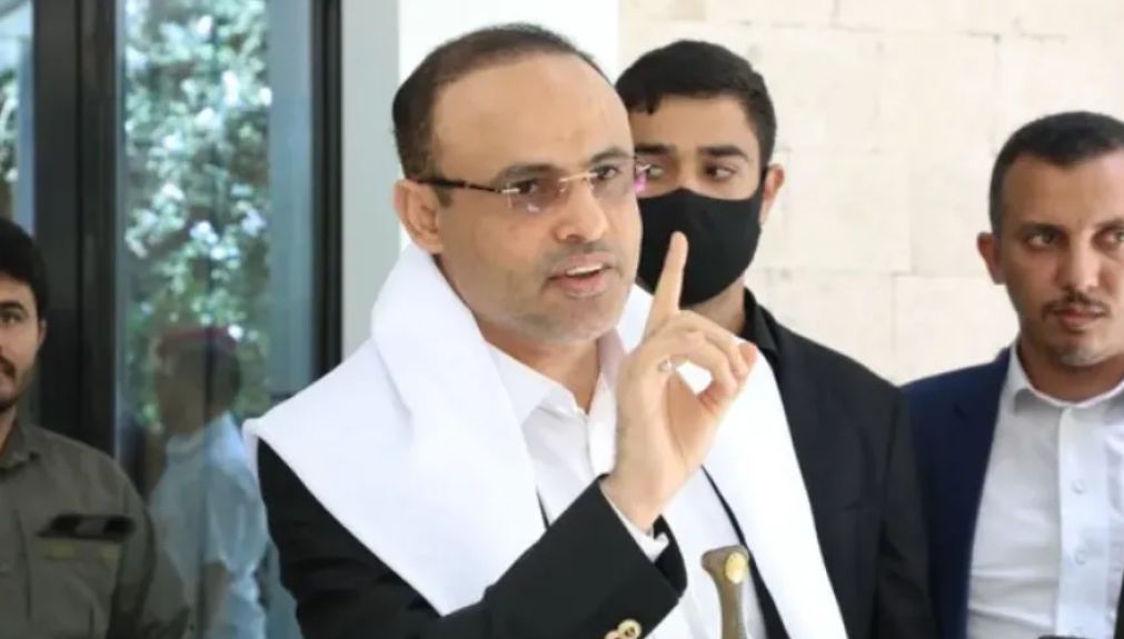 عاجل:رئيس الحوثيين يقوم بهذا الامر عقب تعرض مطار صنعاء لغارات