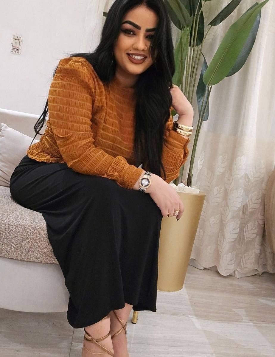 (أعمل بذكاء وليس بجهد) حسناء الفن السوداني أفراح عصام تبهر جمهورها بجلسة تصوير جديدة