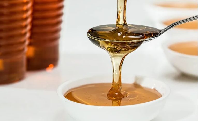 مع انتشار العسل المغشوش .. كيف تكتشفه باختبار بسيط في منزلك