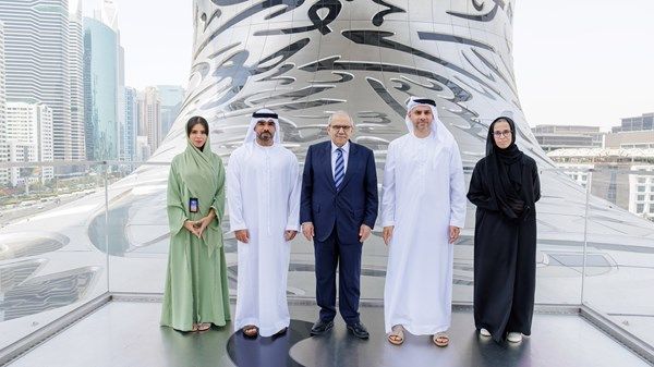 رئيس مجلس الوزراء اللبناني يزور متحف المستقبل في دبي