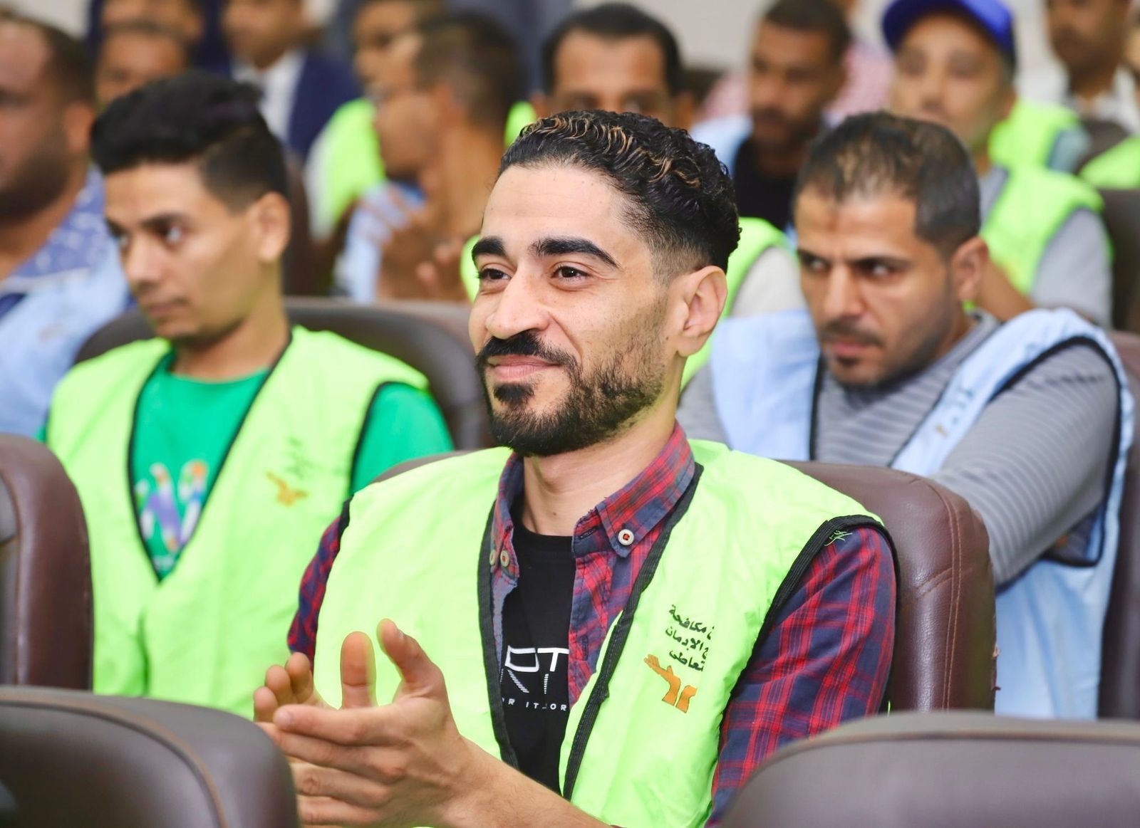 محافظ قنا ومدير صندوق مكافحة الإدمان يشهدان حفل تخريج 100 متعافى جديد