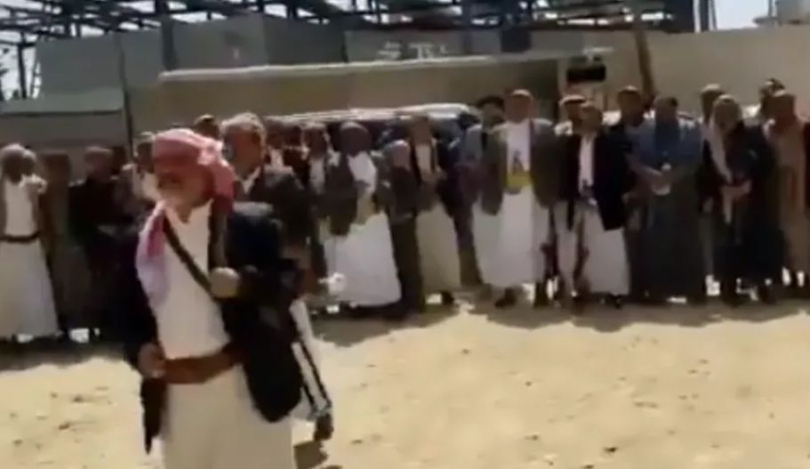 بعدما انتفض ضد إهانة وخذلان قبيلته...الحوثيون ينتقمون من أحد كبار مشايخ حاشد