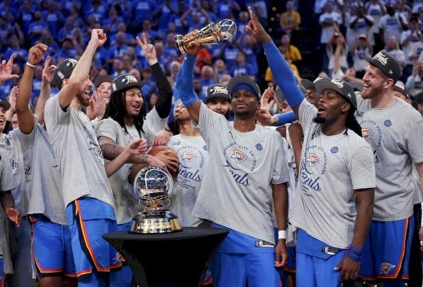 دوري "أن بي أيه": ثاندر إلى النهائي باكتساحه تمبروولفز في المباراة الخامسة