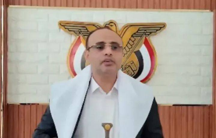 المشاط يثير موجة سخرية بعد تدمير مطار صنعاء وطائرات اليمنية "الرجال سيأتون بالطائرات"