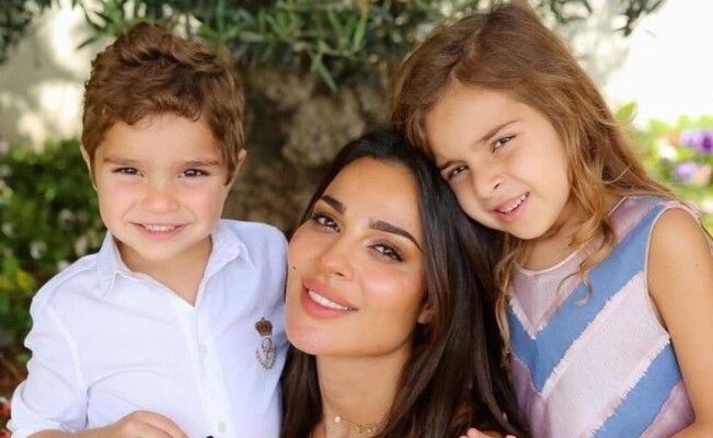 بسبب إبتعادها عنهما لفترة طويلة.. نادين نسيب نجيم توجه رسالة لولديها