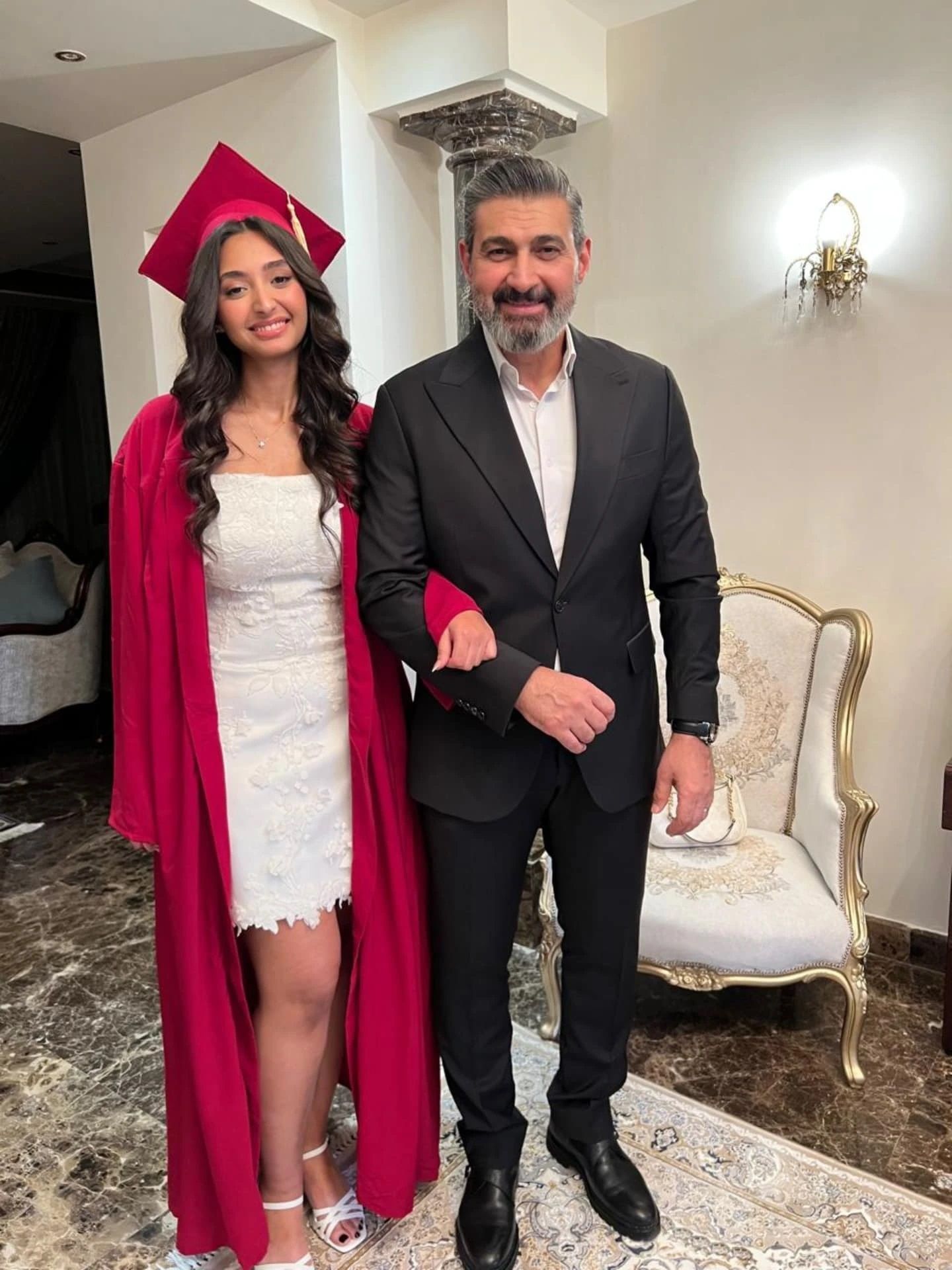 ياسر جلال يحتفل بتخرج ابنته قدرية من الثانوية العامة.. صور