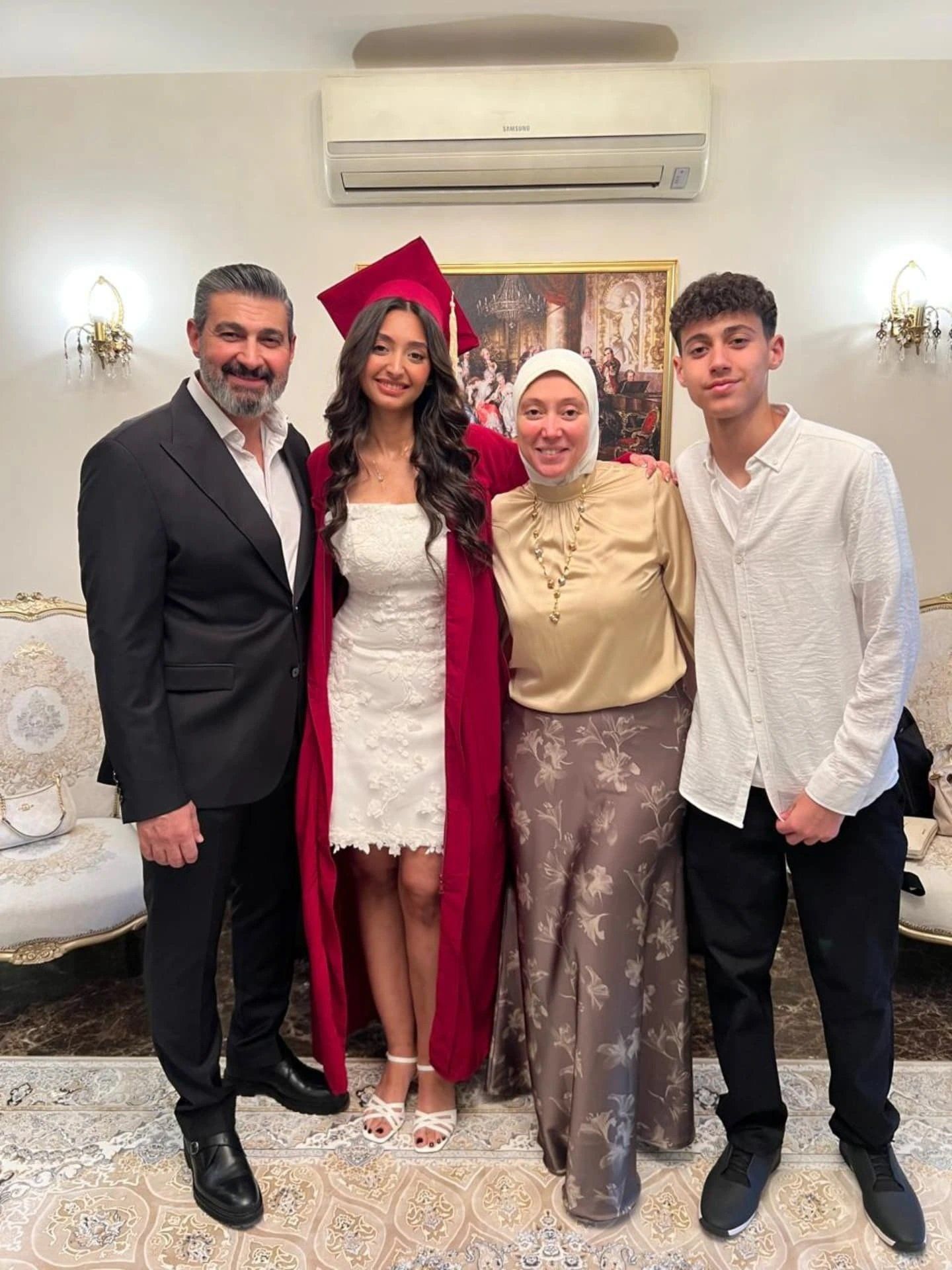 ياسر جلال يحتفل بتخرج ابنته قدرية من الثانوية العامة.. صور