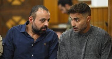 أحمد فهمى وكزبرة وفتحى عبد الوهاب يؤازرون إياد صالح فى عزاء والده (صور)