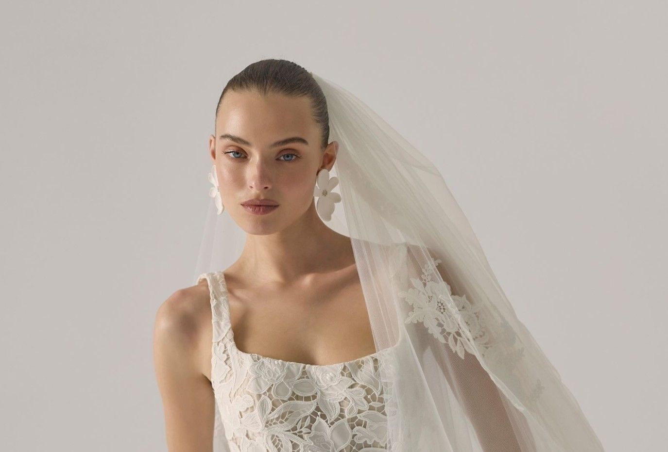 للعروس... كيف تختارين العطر المثالي ليوم زفافك في الصيف بنفحات آسرة