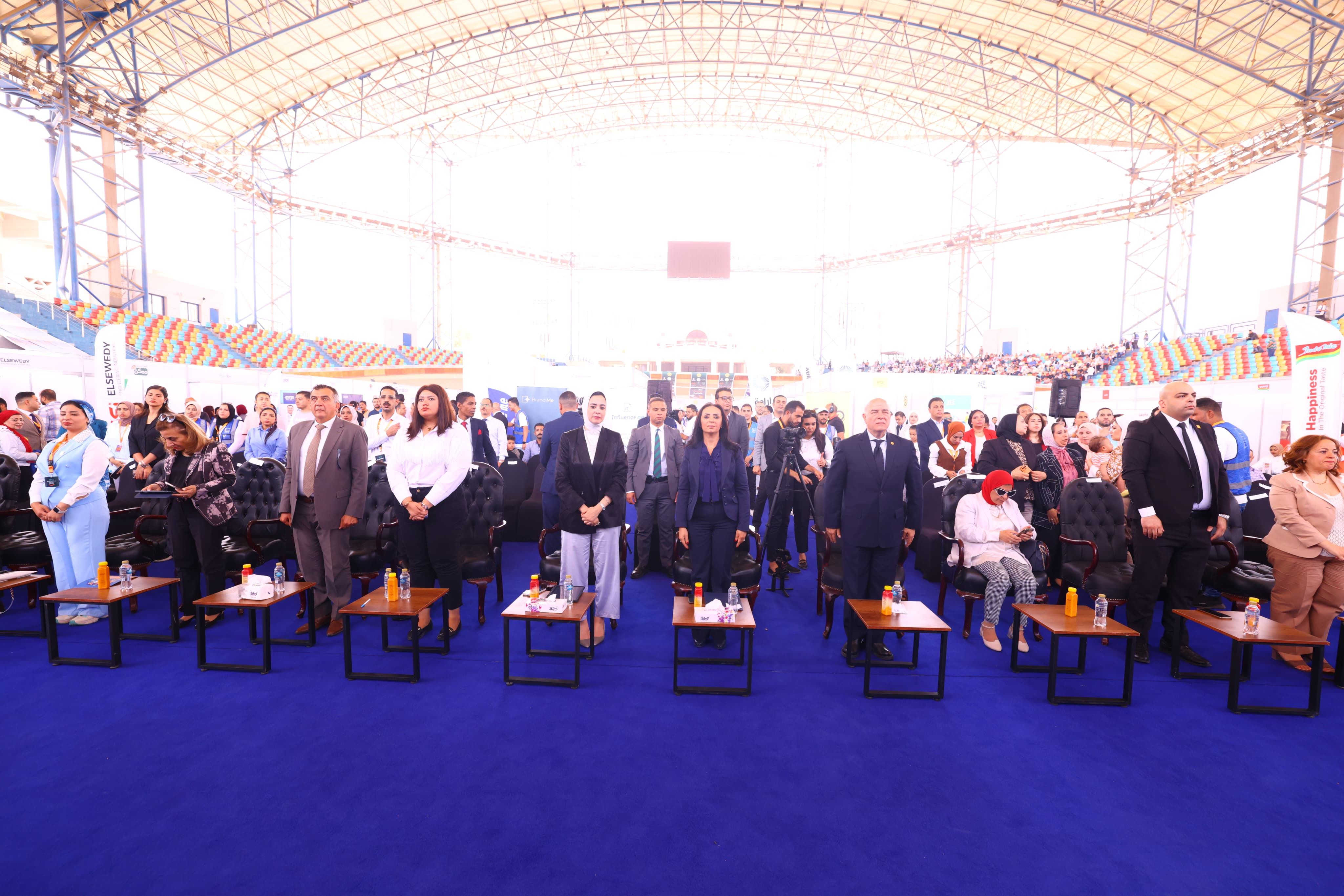 وزيرة التضامن تفتتح ملتقى "فرصة حياة" لتوفير 7000 فرصة عمل.. صور