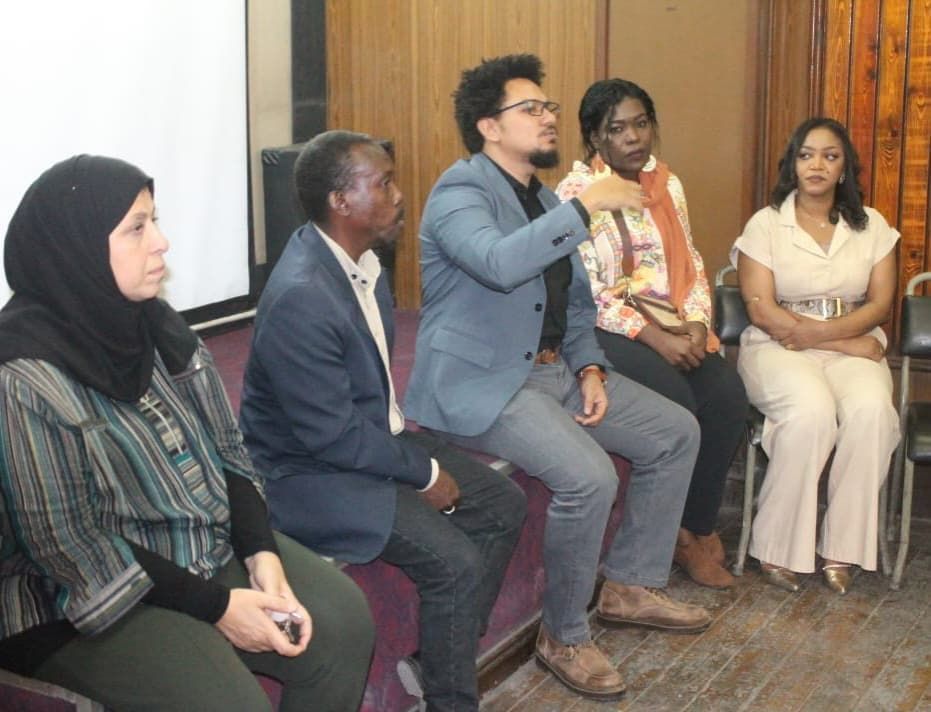 حضور كبير في عرض وندوة فيلمي "طنين" و"فرقة الأمل" بمركز الثقافة السينمائية