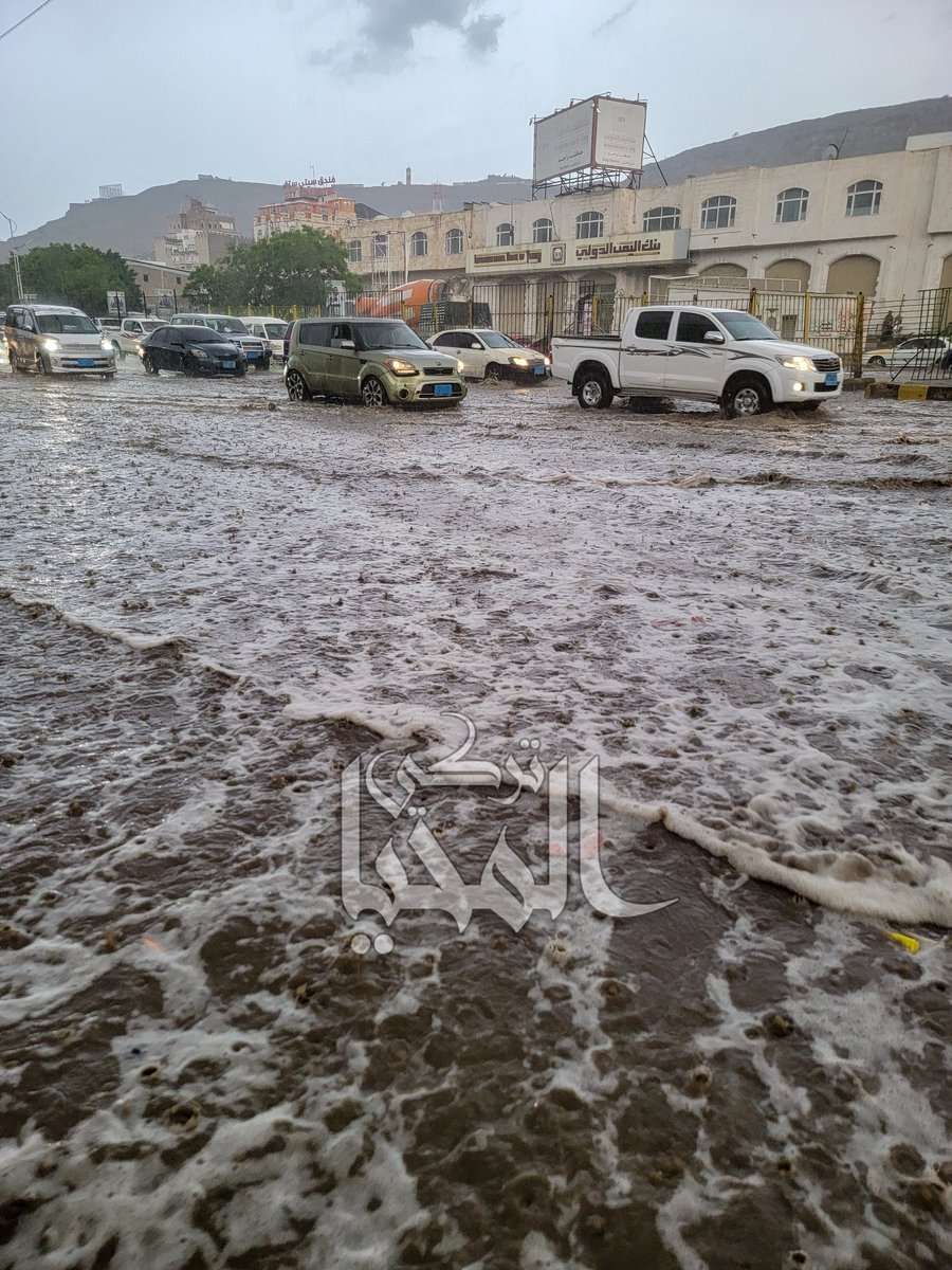 سيول جارفة غير مسبوقة تضرب اهم منطقة في صنعاء