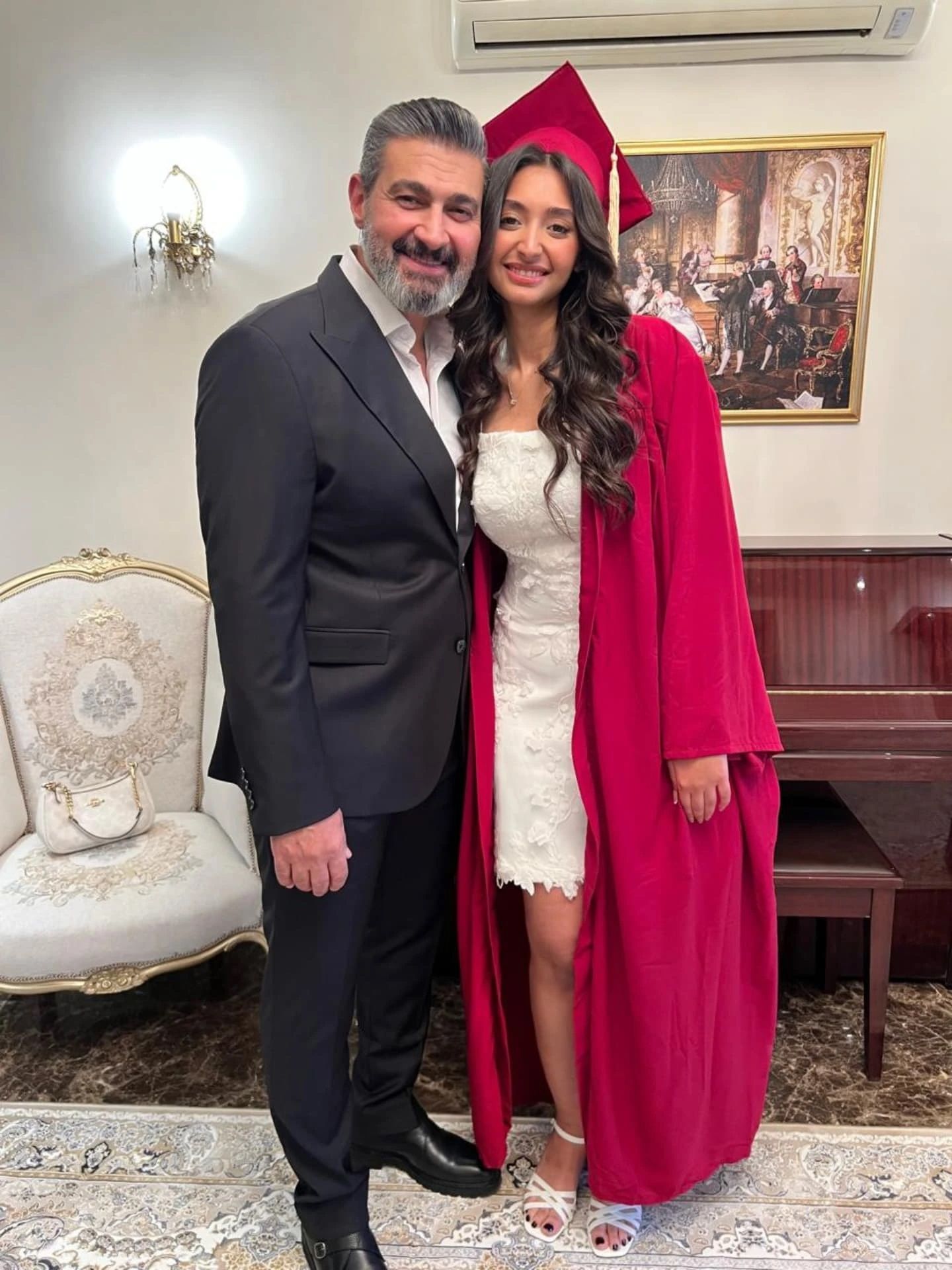 ياسر جلال يحتفل بتخرج ابنته قدرية من الثانوية العامة.. صور