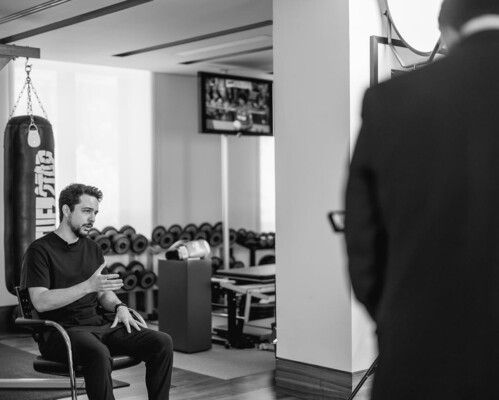 وثائقي يكشف جانب جديد من حياة الأمير الحسين