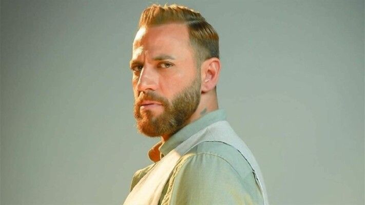 نيقولا معوض يشوّق الجمهور لديو جديد مع فنانة تركية