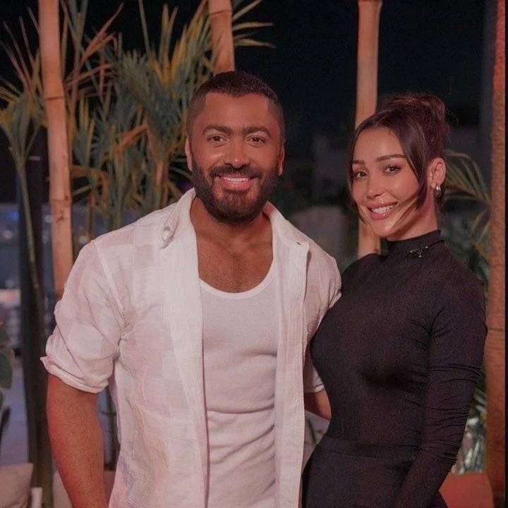 هى بنتى الكبيرة أموت ولا أزعلها.. صور مميزة تجمع بين تامر حسنى وطليقته