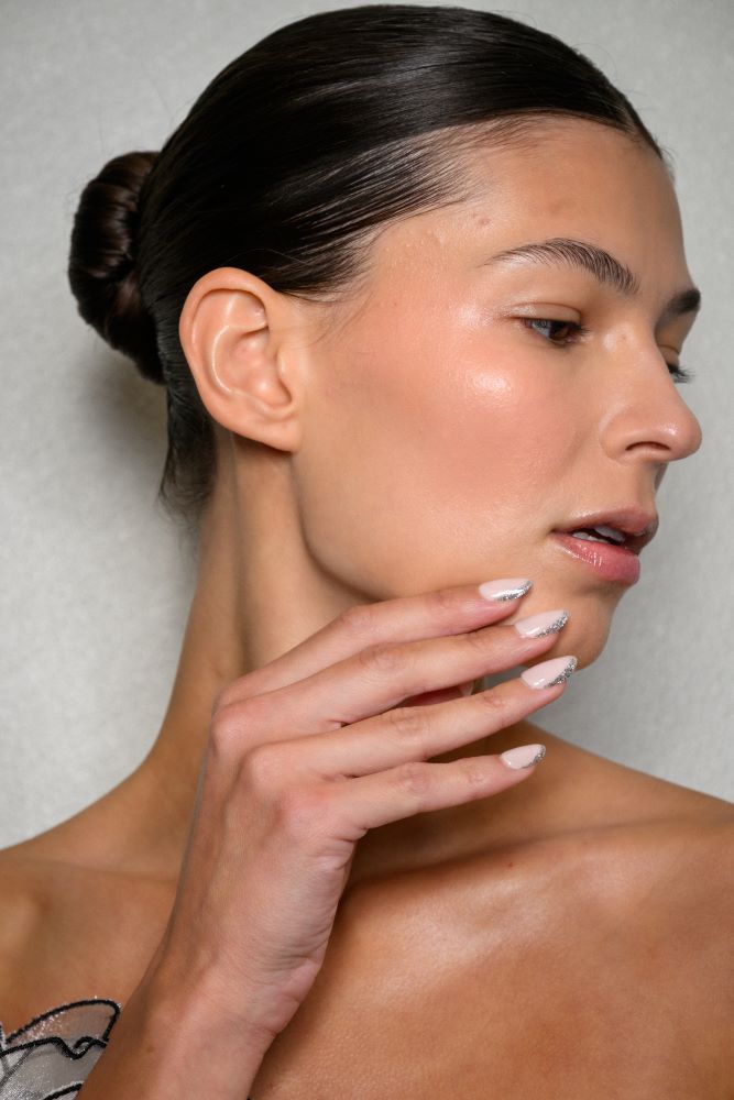 كيف تنسقين المناكير مع ملابس العيد؟ إطلالتك مكتملة بلمسة أنثوية