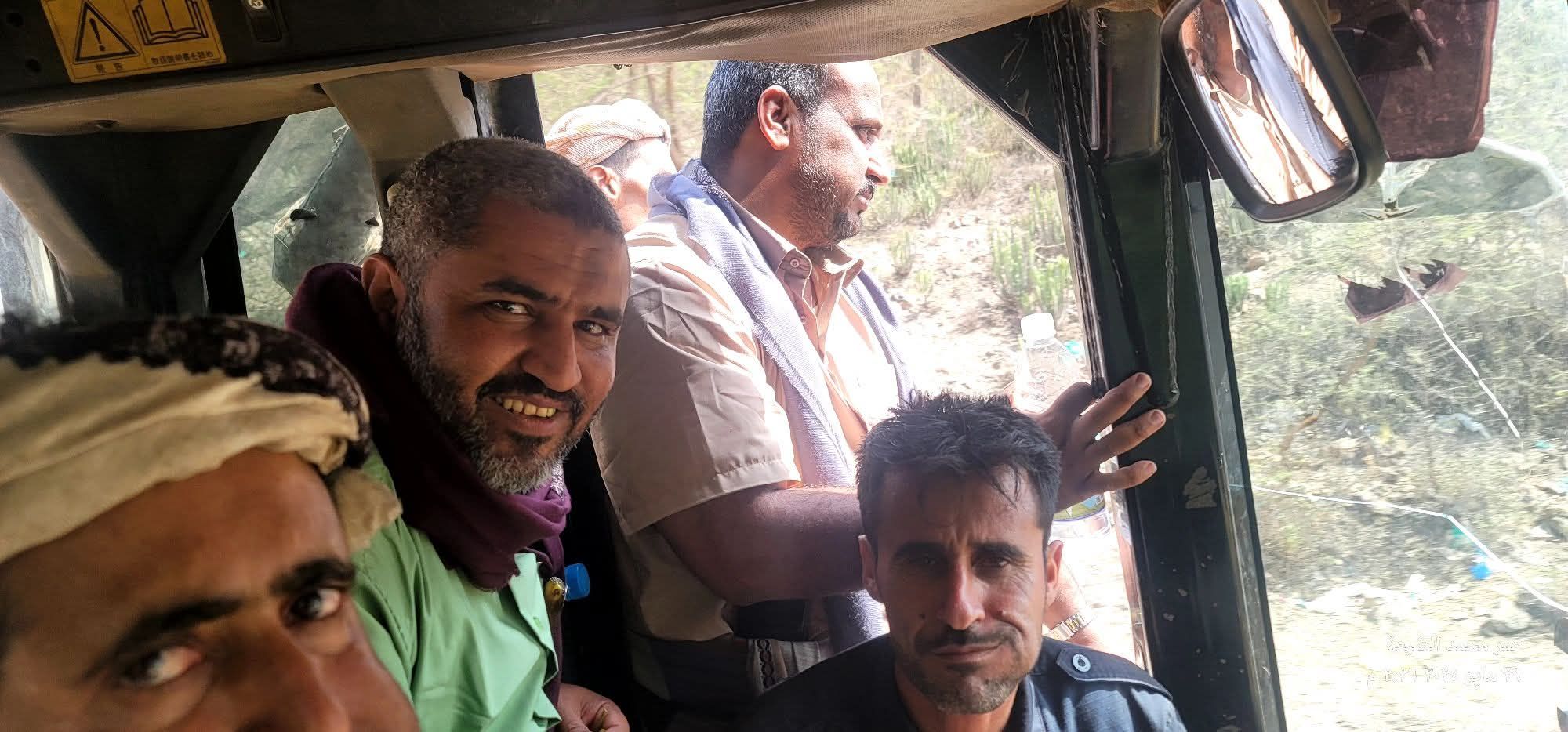 جماعة الراية البيضاء تطلق تحذير هام للمسافرين عبر طريق عدن الضالع صنعاء