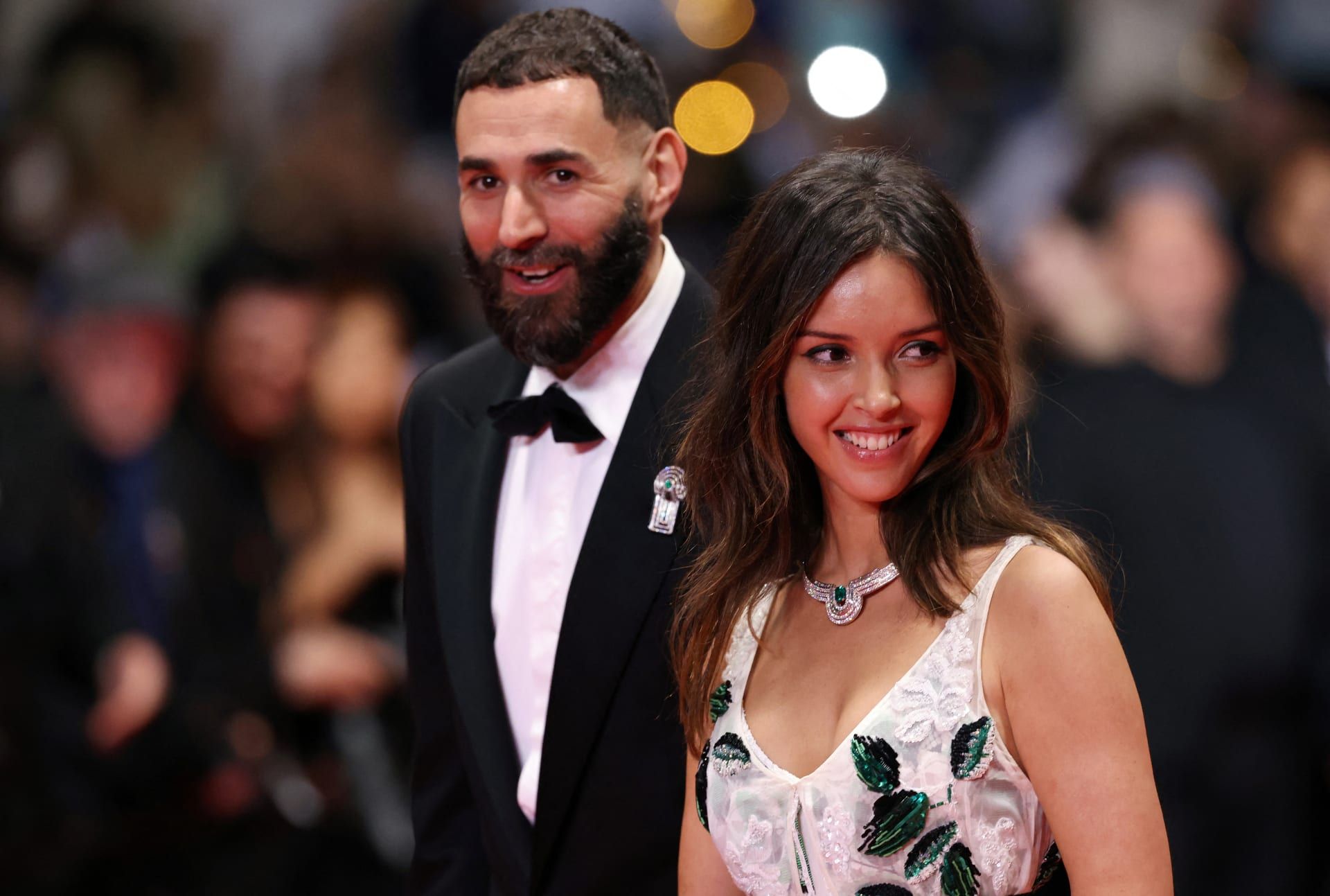 الامارات | المرأة رقم 4 في حياة اللاعب العالمي.. من هي شريكة كريم بنزيمة الجديدة ؟