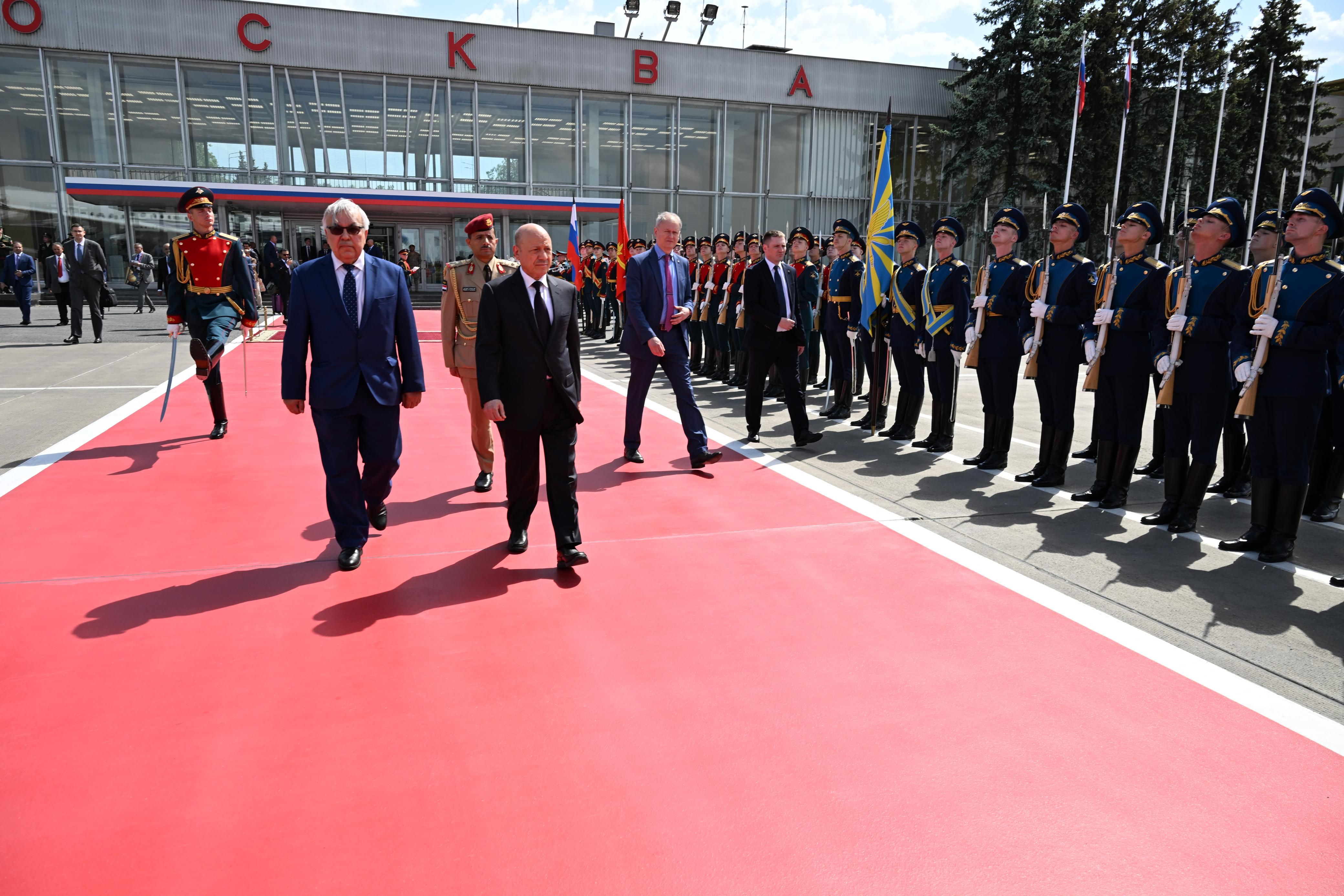 وداع موسكو: الرئيس العليمي يختتم زيارة تاريخية تفتح آفاقاً جديدة للشراكة اليمنية الروسية