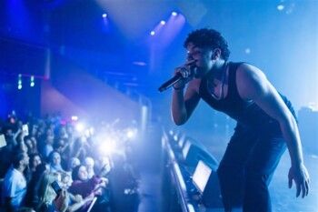 زياد ظاظا يتألق في أولى حفلاته في هولندا