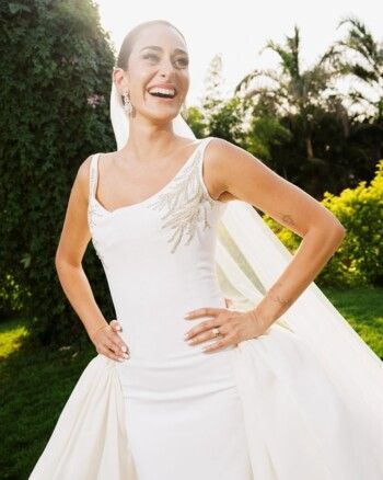 أمينة خليل تكشف عن صور زفافها للمرة الأولى