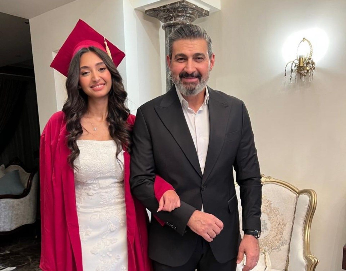 ياسر جلال يحتفل بتخرج ابنته من الثانوية العامة