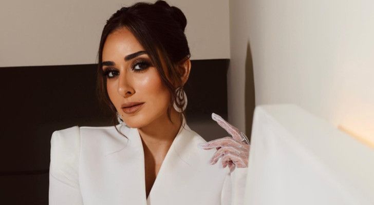 أمينة خليل تكشف عن صور زفافها للمرة الأولى
