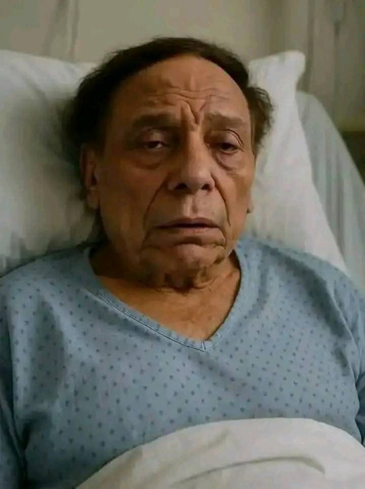 صورة لعادل إمام تجتاح مواقع التواصل وتثير قلق جمهوره… وهذه حقيقتها