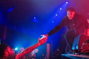 زياد ظاظا يتألق في أولى حفلاته في هولندا