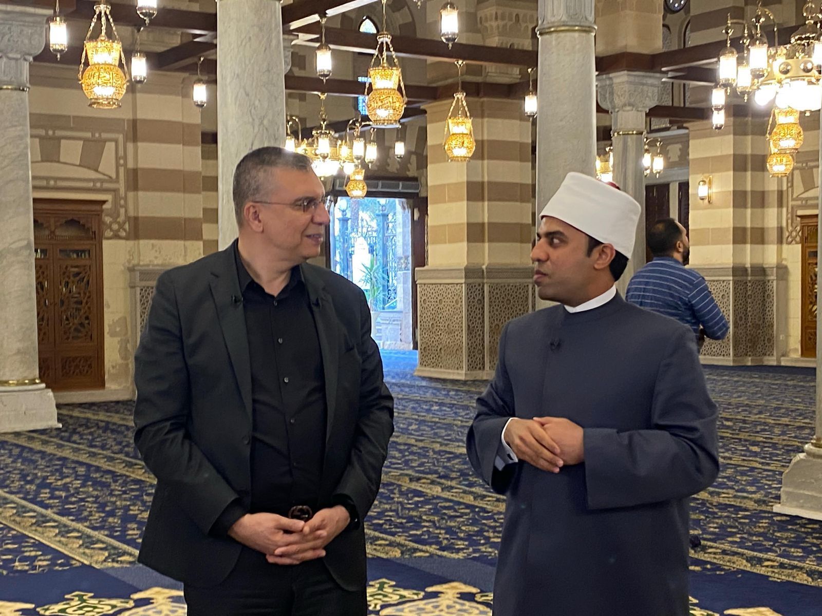 عمرو الليثي يستأنف تصوير برنامجه بعد خروجه من المستشفى