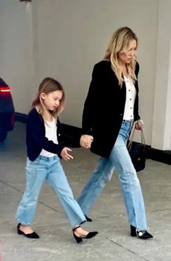 كيت هادسون وابنتها تلفتان الانظار خلال خروجهما سوياً