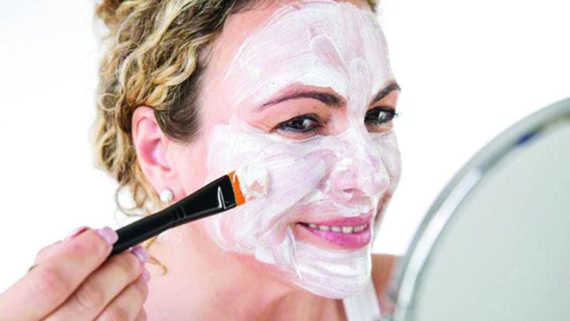 الامارات | مزايا وعيوب التقشير بأحماض الفاكهة