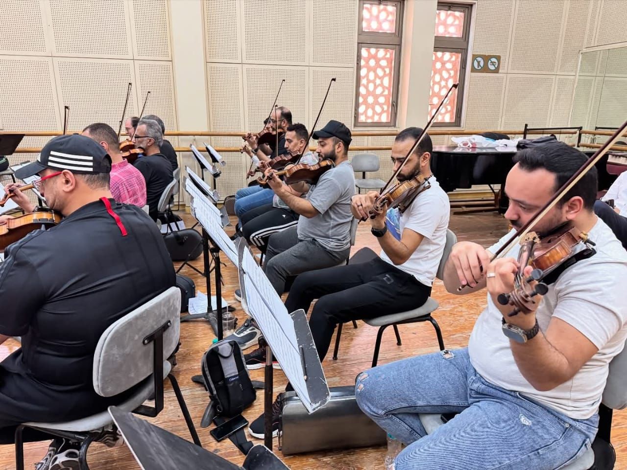 لقطات من بروفة مي فاروق مع فرقتها بقيادة مصطفى حلمى قبل حفلتها غدًا