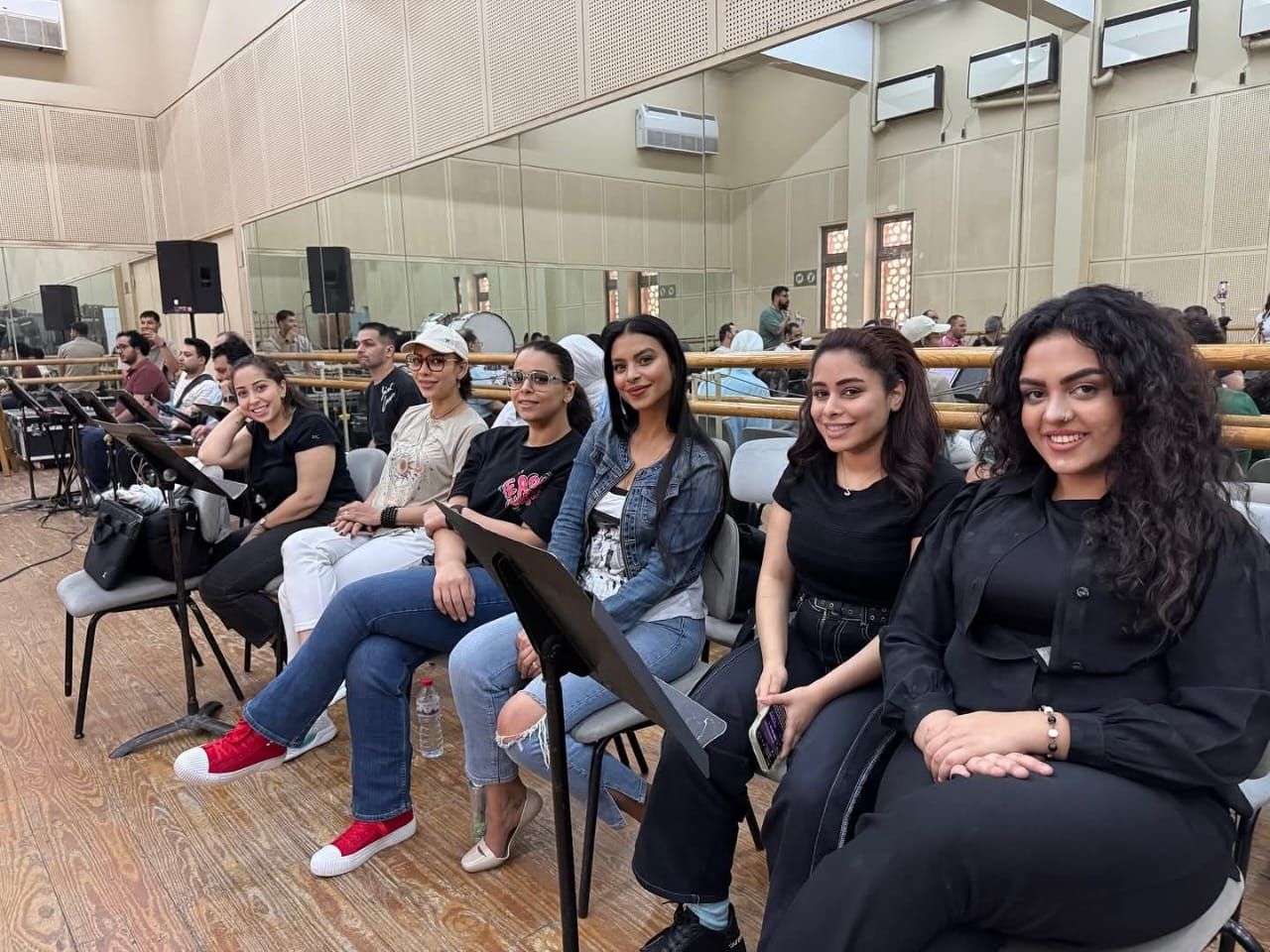 لقطات من بروفة مي فاروق مع فرقتها بقيادة مصطفى حلمى قبل حفلتها غدًا