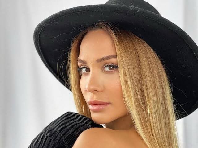 المغنية التركيّة شيمال خسرت معركتها ورحلت عن عمر تسعة وثلاثين عامًا