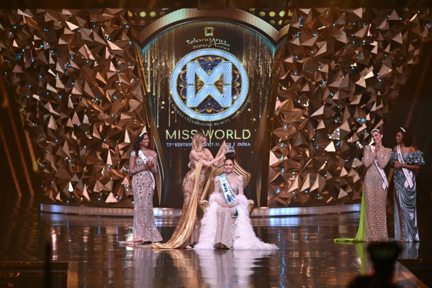 تتويج التايلاندية أوبال سوشاتا بـ ملكة جمال العالم 2025