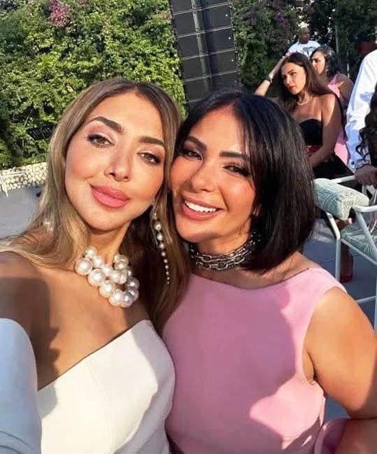 أحمد حلمي ومنى زكي وعمرو يوسف وكندة علوش في زفاف أمينة خليل.. صور جديدة