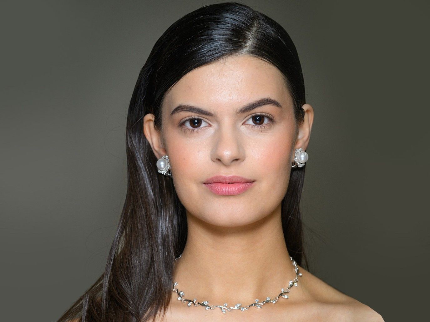 كيف أعرف الشكل المناسب للحواجب؟ دليل لاختيار الرسمة المثالية حسب شكل وجهك