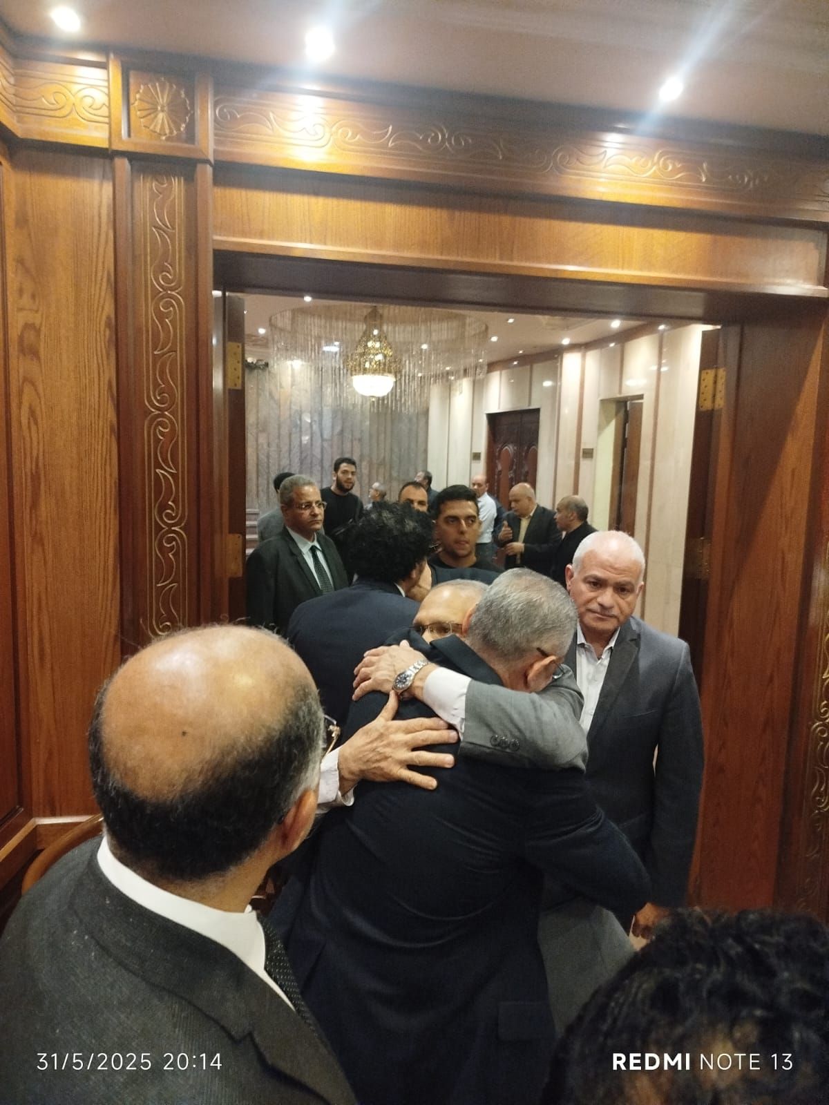 وزير الثقافة وخالد جلال وحماده الموجي أول الحاضرين فى عزاء والد رئيس دار الأوبرا