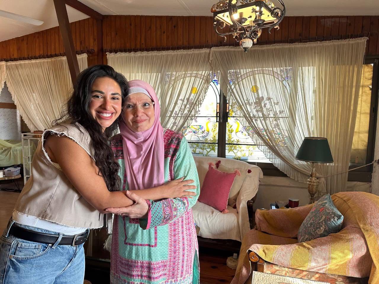 بعد اعتذار آية سماحة للفنانة مشيرة إسماعيل.. تعرف على القصة الكاملة للأزمة