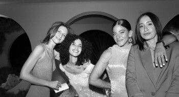 شقيقات أمينة خليل يلفتن الأنظار بجمالهن في زفافها