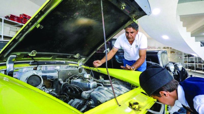 الامارات | عاشق سيارات عراقي يحتفظ بكنوز تسير على عجلات