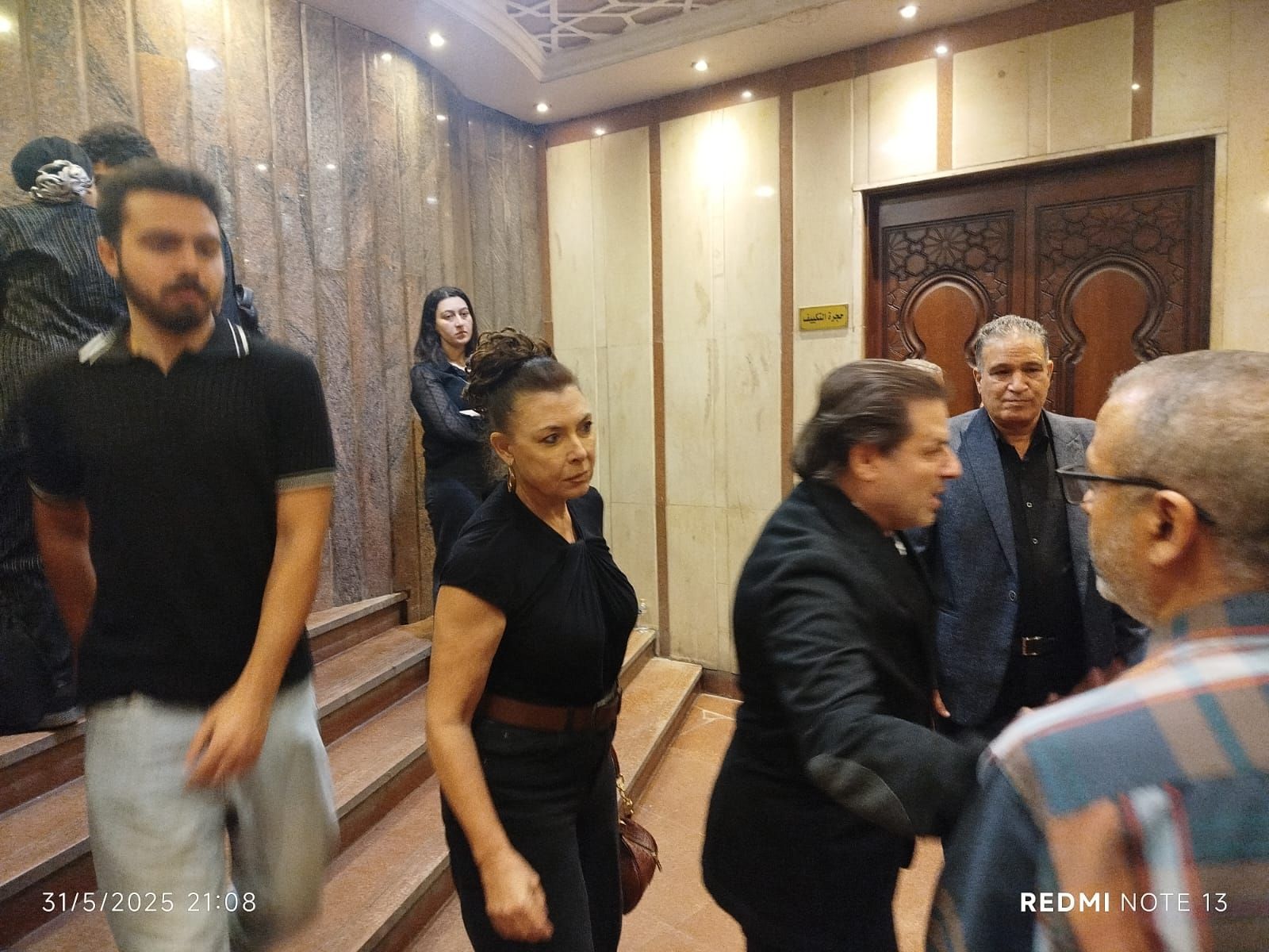 مصطفى كامل وأنوشكا ونادية مصطفى وتامر عبد المنعم فى عزاء والد رئيس الأوبرا