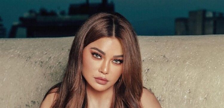 هيفا وهبي تلفت الأنظار بإطلالة جريئة من Balmain.. وهذا سعرها