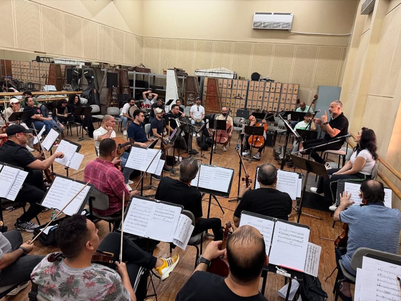 لقطات من بروفة مي فاروق مع فرقتها بقيادة مصطفى حلمى قبل حفلتها غدًا